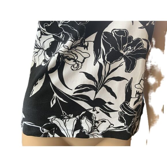 Talbots Black & White Floral Asymmetric Sleeveless Blouse Size Small - Picture 3 of 11